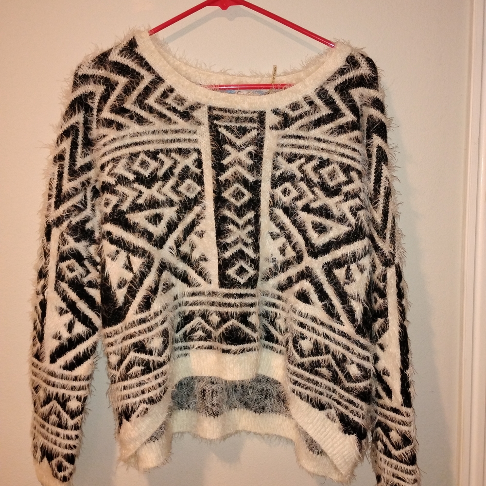 Cecico Black and White Patterned Sweater